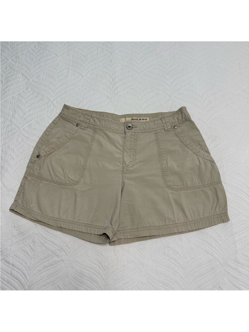 DKNY Jeans Women’s Tan Khaki Shorts. Size 8